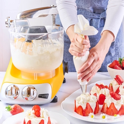 Erdbeer-Mini-Kuchen - Erdbeer-Mini-Kuchen backen mit der Ankarsrum Assistent Original