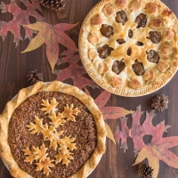 Nordic Ware - Leaves & Apples Reversible Pie Top Cutter